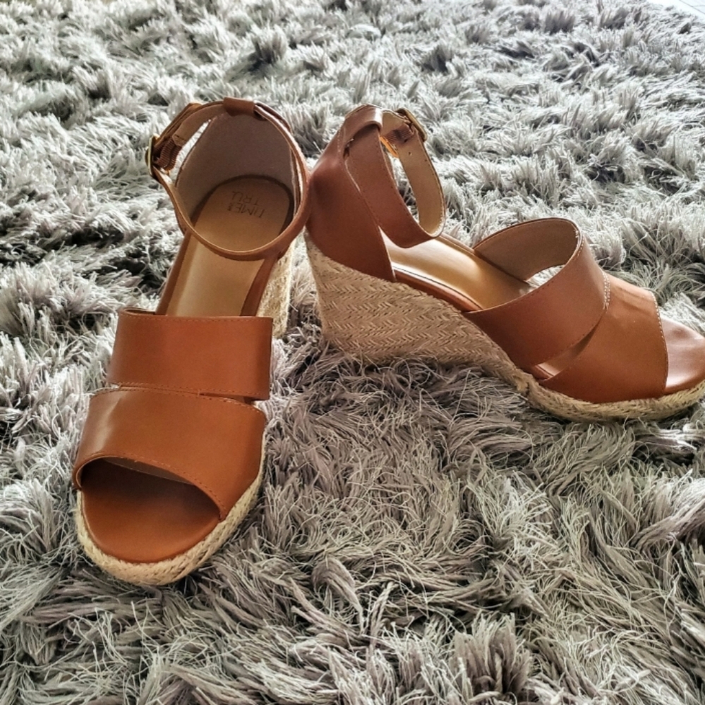 - Time & True Tan Espadrille Wedge Sandals EUC - Picture 10 of 15